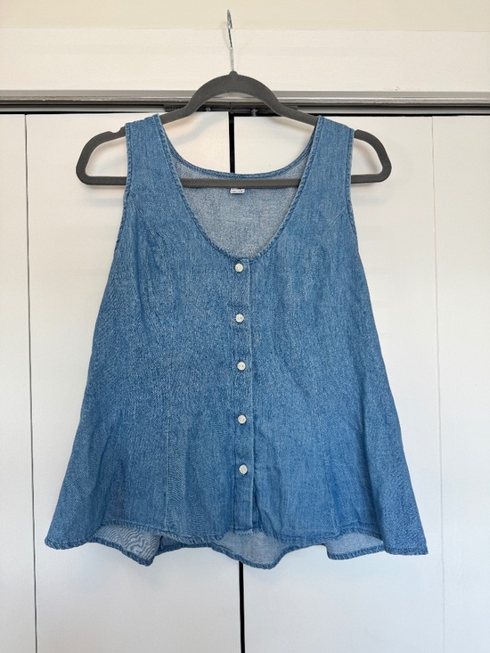 Old Navy Tops - Women’s Denim Sleevelss Button-down